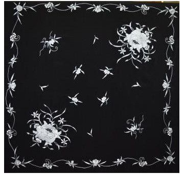 Mantón bordado a mano en seda 100cm 2