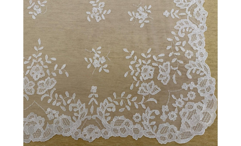Mantilla mano seda
