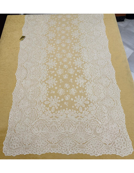 Mantilla bordada a mano en seda