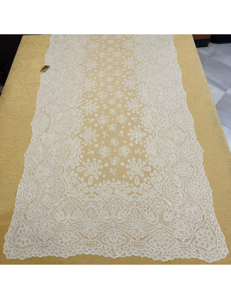 Mantilla bordada a mano en seda