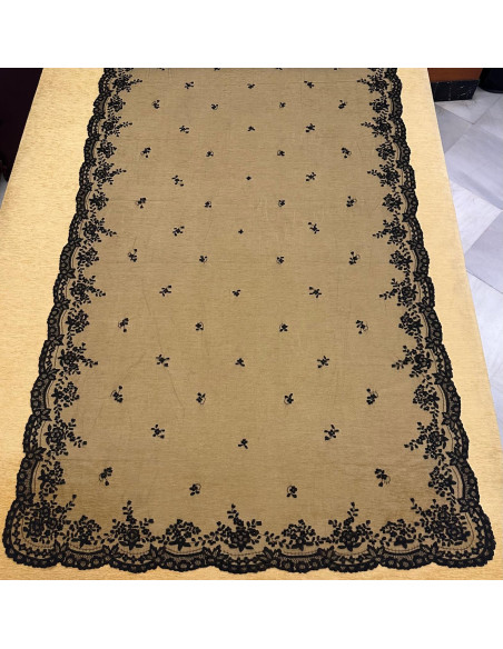 Mantilla bordada a mano en seda negra/marfil 130x240