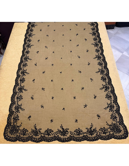 Mantilla bordada a mano en seda negra/marfil 130x240