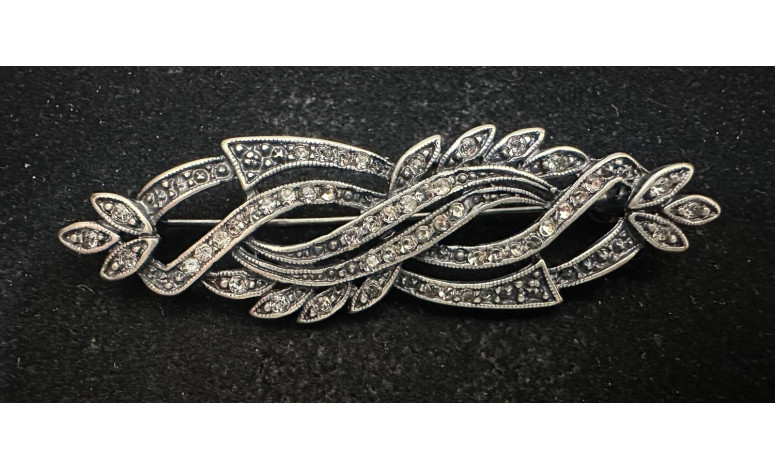 Broche mantilla rodio