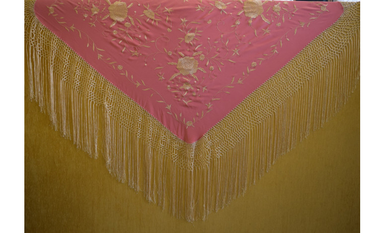 Mantón bordado a mano en seda 115 cm