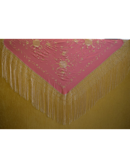 Mantón bordado a mano en seda 115 cm