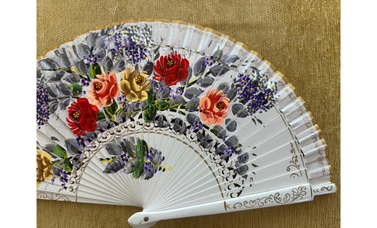 Abanico rosas calado