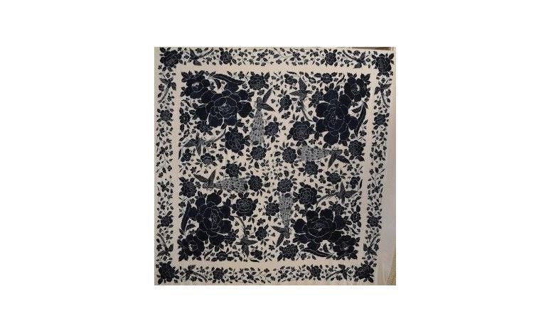 Mantón bordado a mano en seda 140cm