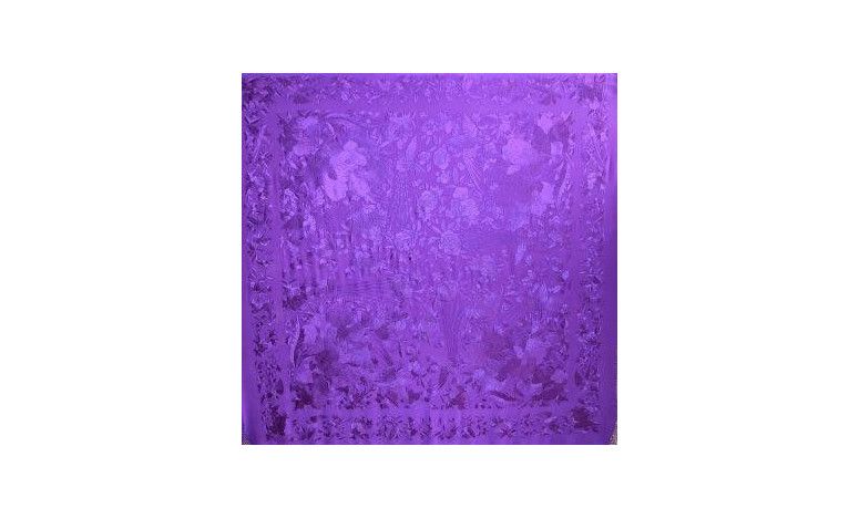 Mantón bordado a mano en seda 140cm