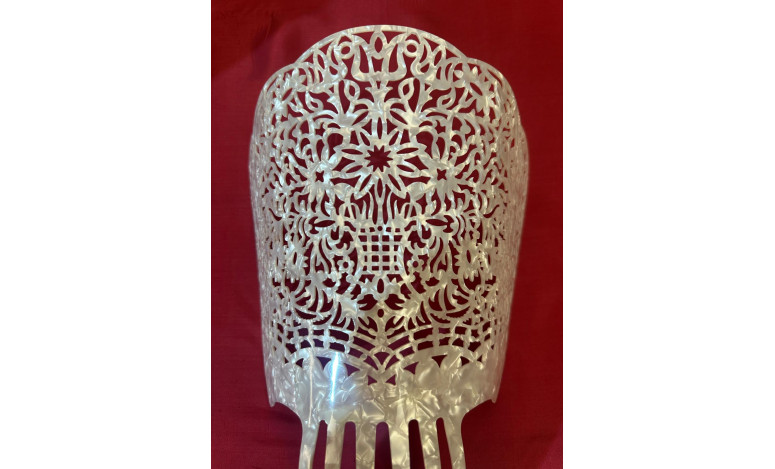Peina mantilla nácar 20cm