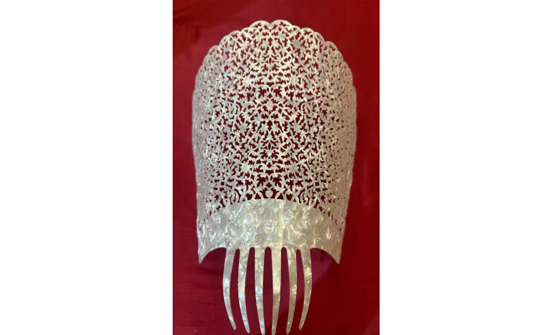 Peina mantilla nácar 21cm