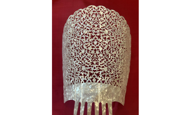 Peina mantilla nácar 20cm