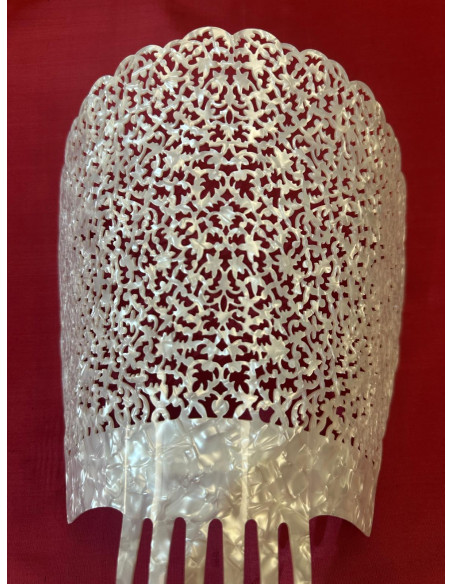 Peina mantilla nácar 20cm