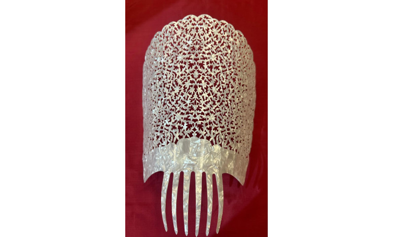 Peina mantilla nácar 22cm