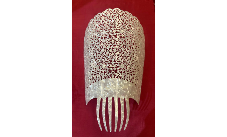 Peina mantilla nácar 23cm