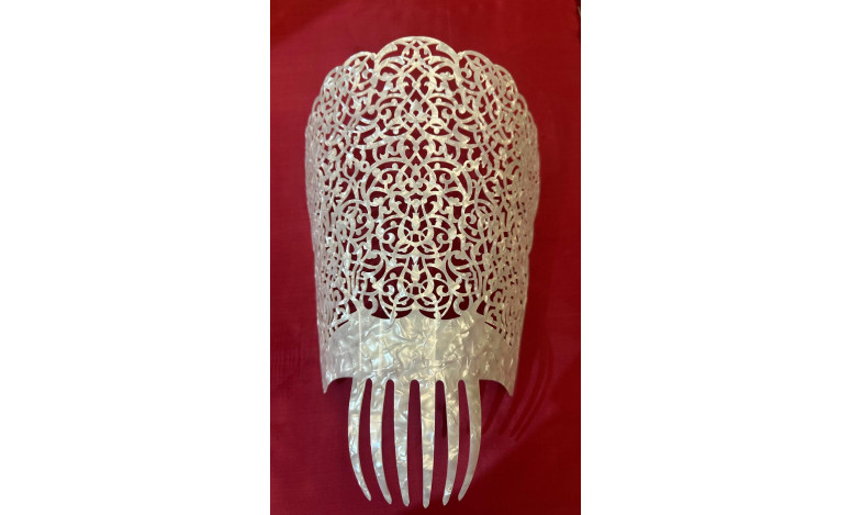 Peina mantilla nácar 22cm