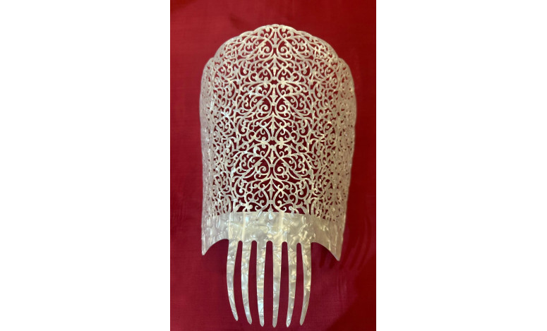 Peina mantilla nácar 21cm