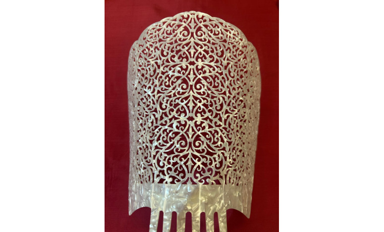 Peina mantilla nácar 21cm