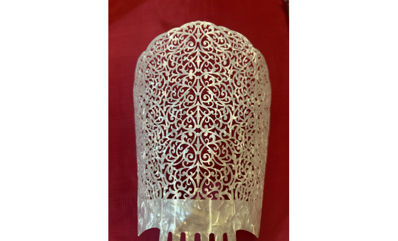 Peina mantilla nácar 22cm