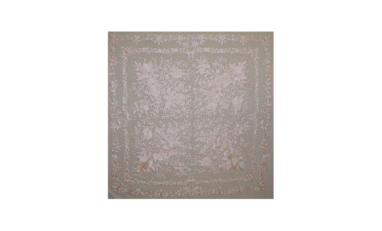 Mantón bordado a mano en seda 160 cm