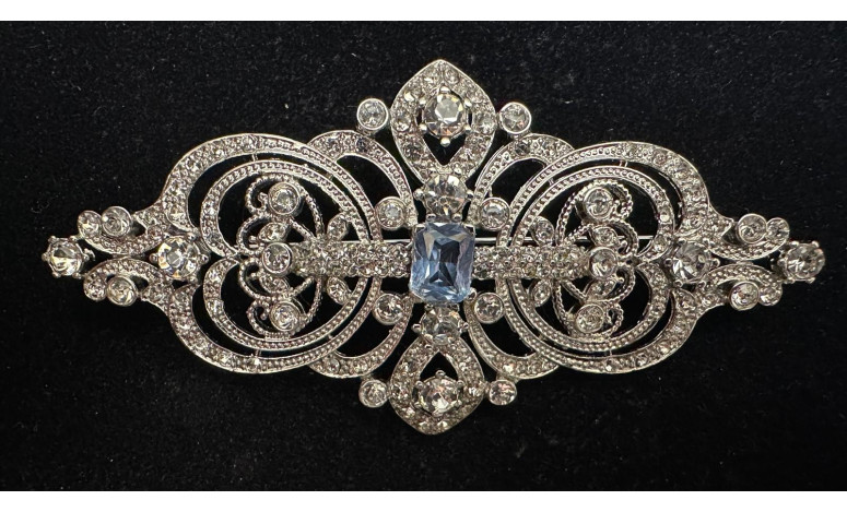 Broche mantilla rodio color
