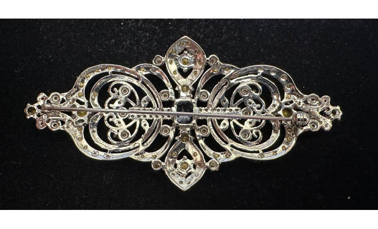 Broche mantilla rodio color