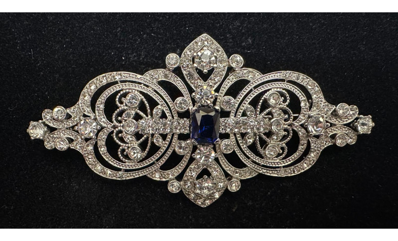 Broche mantilla rodio color