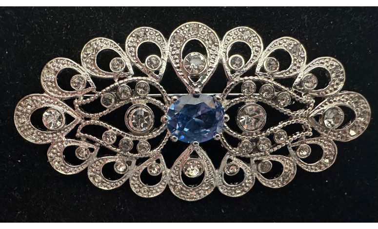 Broche mantilla rodio color