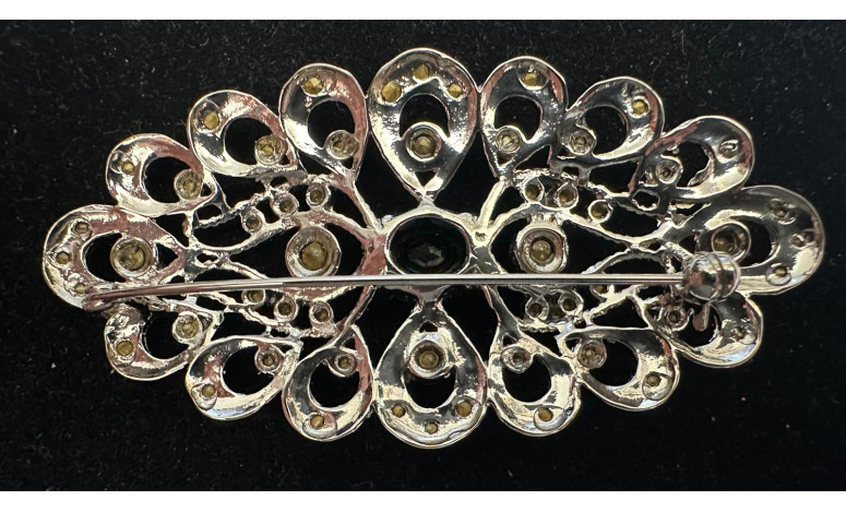 Broche mantilla rodio color