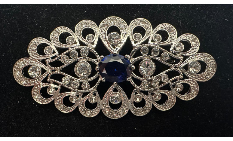 Broche mantilla rodio color