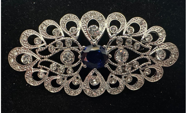 Broche mantilla rodio color