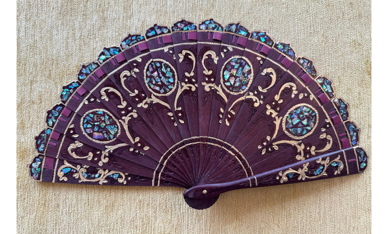 Abanico palo violeta nácar