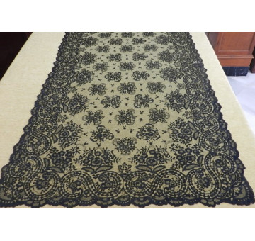 Mantilla bordada a mano en seda
