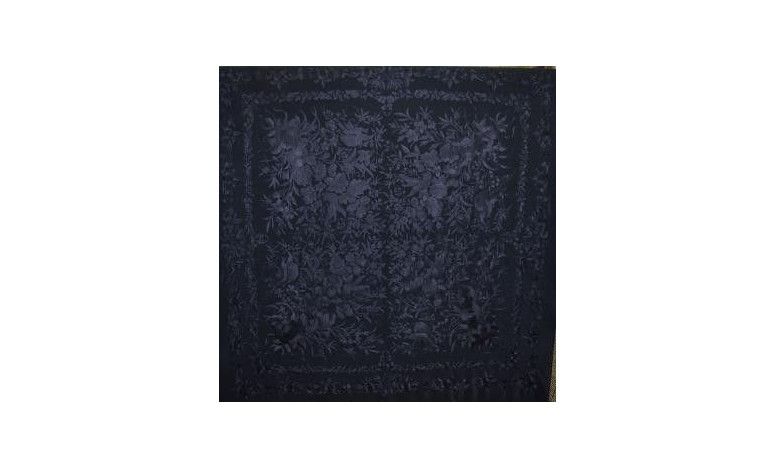 Mantón bordado a mano en seda 160 cm