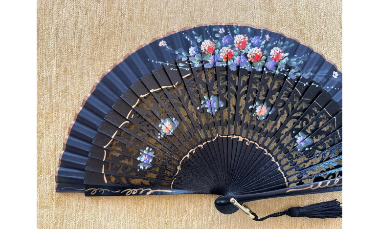 Abanico bolso flores calado