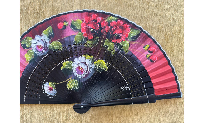 Abanico calado rosas