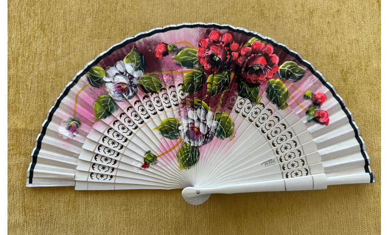 Abanico calado rosas