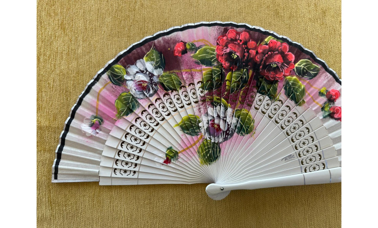 Abanico calado rosas