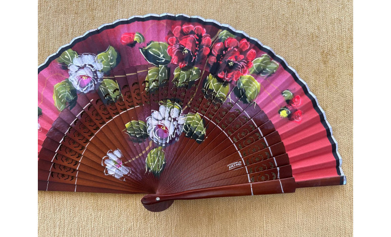 Abanico calado rosas