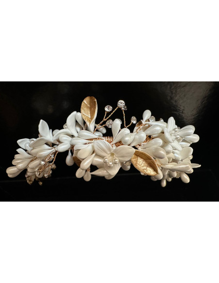 Tiara dorada porcelana