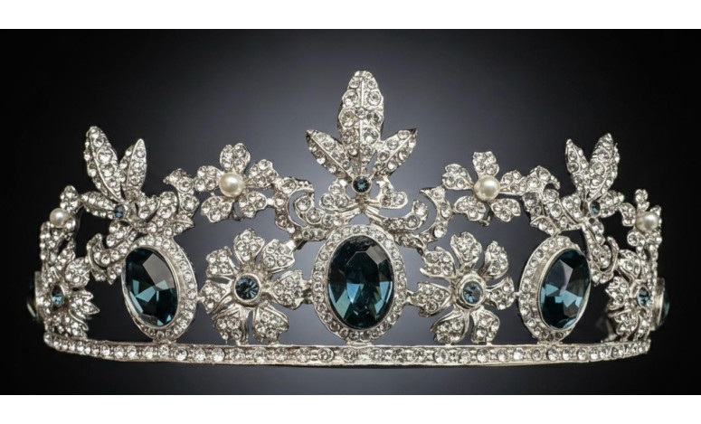 Tiara zafiros plata