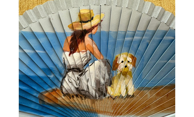 Abanico chica con perrito