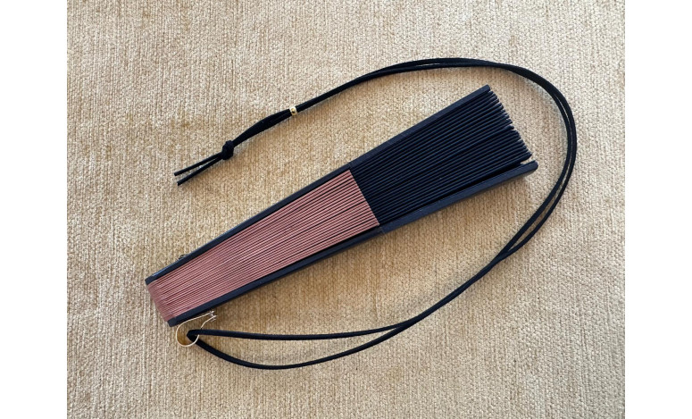 Abanico bolso liso con colgador