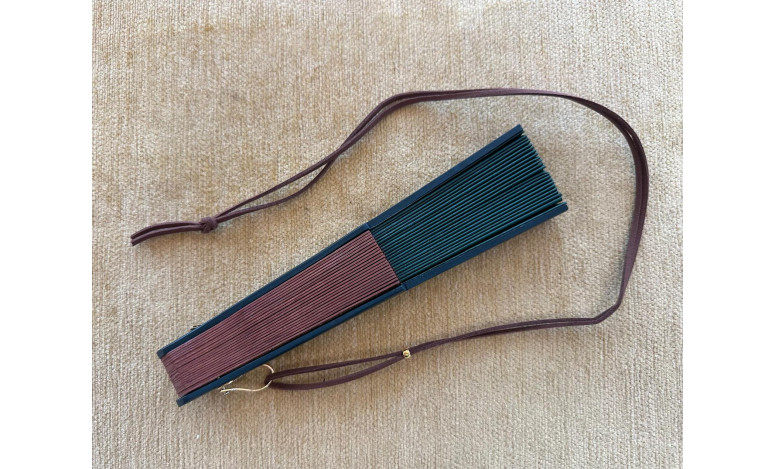 Abanico bolso liso con colgador