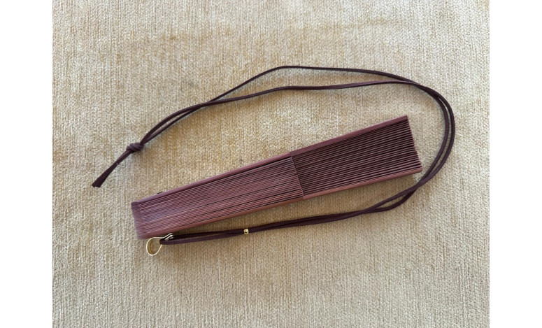 Abanico bolso liso con colgador