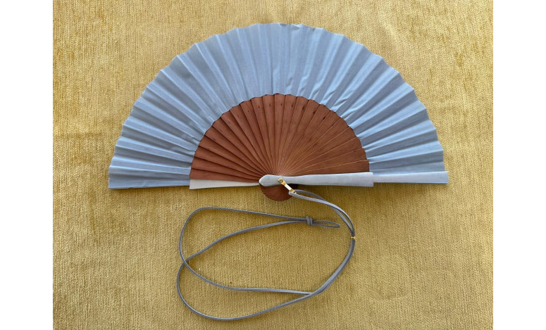 Abanico bolso liso con colgador