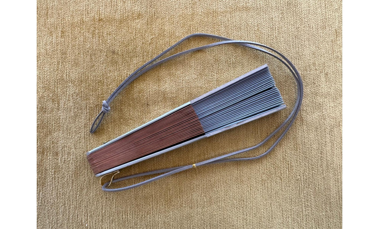 Abanico bolso liso con colgador