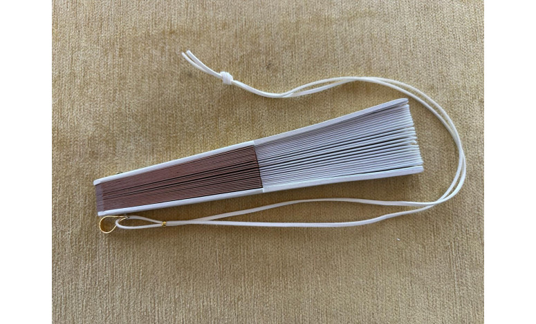 Abanico liso con colgador