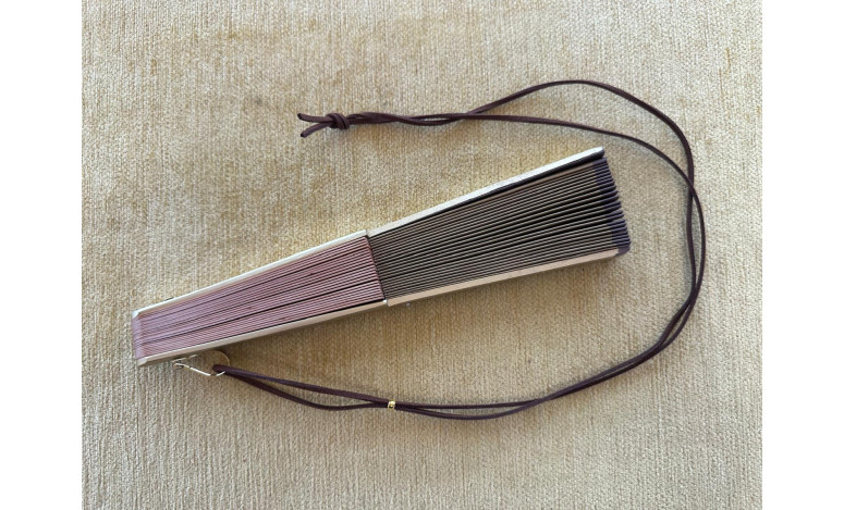Abanico liso con colgador