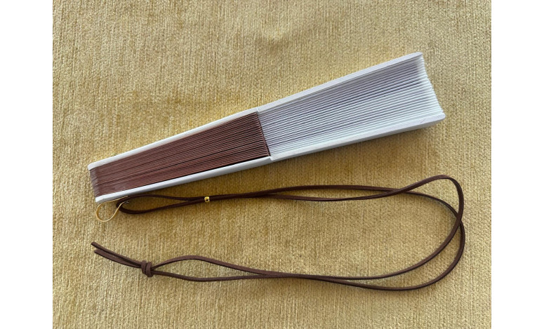 Abanico liso con colgador