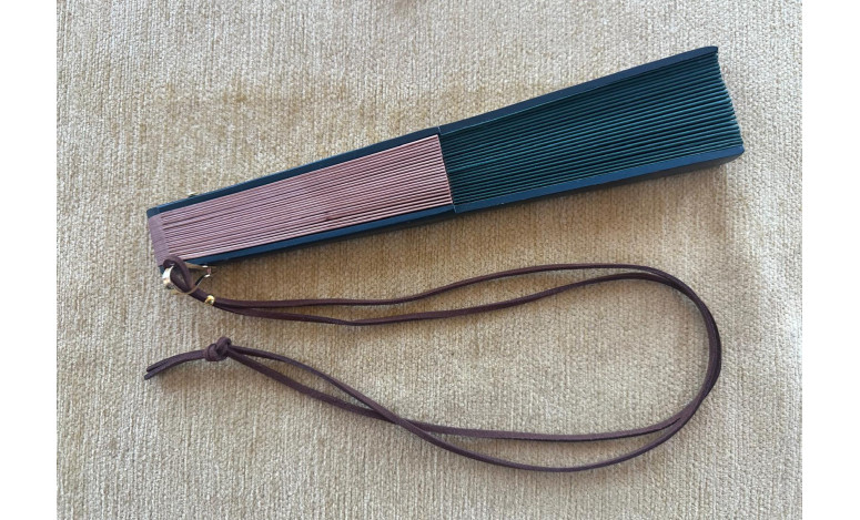 Abanico liso con colgador
